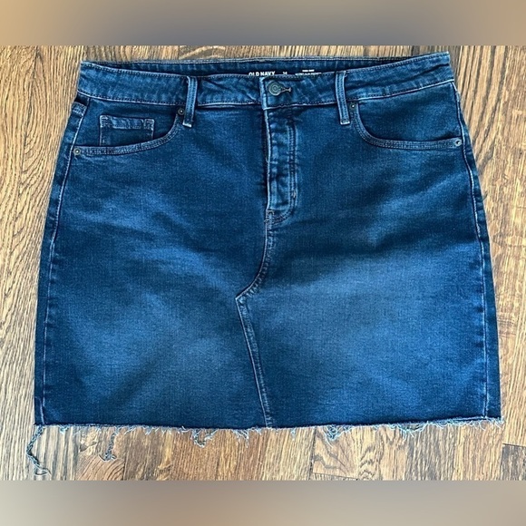 Old Navy Dresses & Skirts - Old Navy Highrise denim skirt with frayed edges size 14